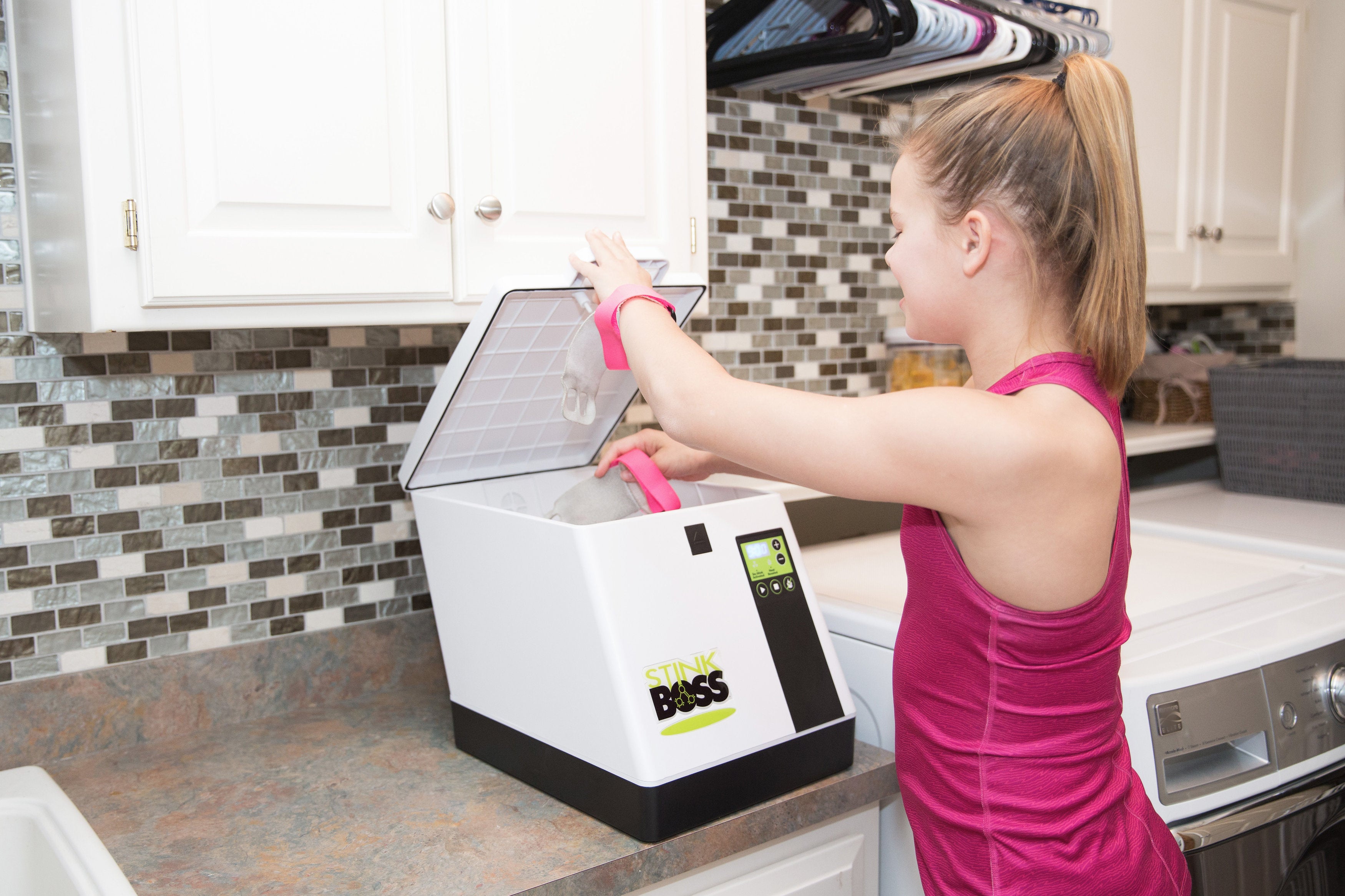 Using the StinkBOSS® Athletic Gear and Shoe Deodorizer Machine to Remove Odor From Boxing Wraps